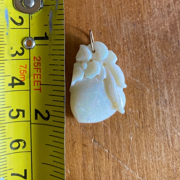 Carved opal pendant - Picture 5 of 5
